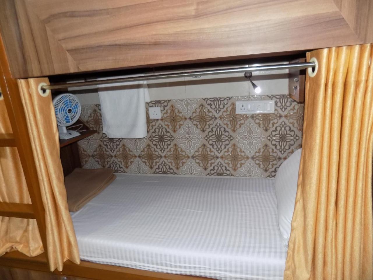 Metro Inn Dormitory Mumbai Dış mekan fotoğraf